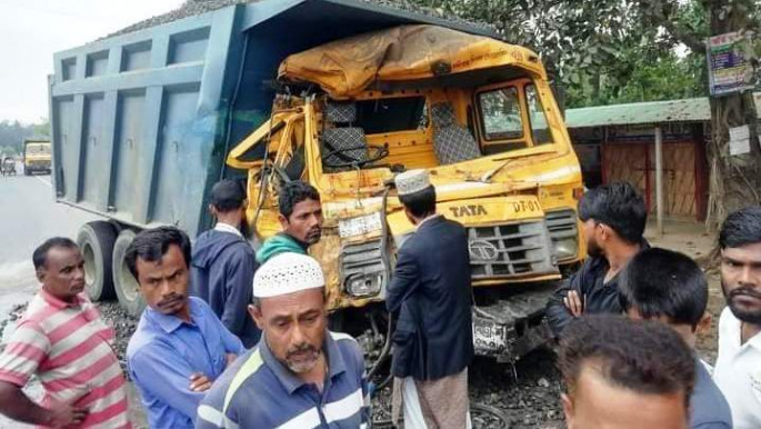 চট্টগ্রামে দুই ট্রাকের সংঘর্ষে নিহত ২