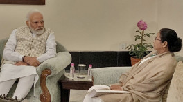 শনিবার কলকাতায় ভারতের প্রধানমন্ত্রী নরেন্দ্র মোদি ও পশ্চিমবঙ্গের মুখ্যমন্ত্রী মমতা ব্যানার্জির মধ্যে বৈঠক অনুষ্ঠিত হয়েছে। ছবি: সংগৃহীত