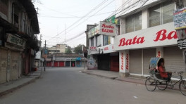 জনশূন্য নগরীর প্রাণকেন্দ্র সায়েব বাজার মোড়। ছবি: অফরোড বাংলাদেশ 