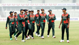 বাংলাদেশের উপরে শুধু অস্ট্রেলিয়া