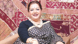 কবরী আর নেই