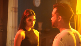 ওয়েব সিরিজ 'পঁচিশ'-এর একটি দৃশ্যে সহশিল্পীর সঙ্গে সুনেরাহ বিনতে কামাল