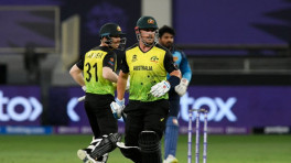 ৬৫ রানের দারুণ এক ইনিংস খেলেন ডেভিড ওয়ার্নার, অধিনায়ক অ্যারন ফিঞ্চও পেয়েছেন রানের দেখা। ছবি: আইসিসি