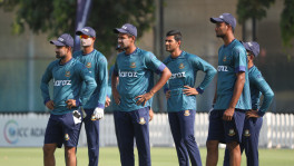 জয়ের পথ কোনটা, সেটাই যেন বোঝার চেষ্টা করছেন মুস্তাফিজ, মাহমুদউল্লাহ, লিটনরা। ছবি: বিসিবি