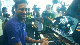 শো রুম উদ্বোধনের অনুষ্ঠানে সাকিব আল হাসান। ছবি: সংগৃহীত