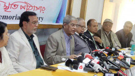 ‘গ্রন্থ আড্ডা’ অনুষ্ঠানে বক্তব্য দেন বিএনপি মহাসচিব মির্জা ফখরুল ইসলাম আলমগীর। আজ মঙ্গলবার দুপুরে জাতীয় প্রেসক্লাবে। ছবি: সংগৃহীত
