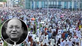 তোফায়েল আহমেদের জানাজায় মানুষের ঢল। ইনসেটে তোফায়েল আহমেদ। ছবি: ইাউএনবি
