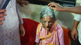 প্রায় দুই যুগ আগে একটি ট্রেন থেকে নেমে মেথিকান্দা রেলস্টেশনেই থেকে যান বাক্‌প্রতিবন্ধী ববি বেগম। ছবি: সংগৃহীত
