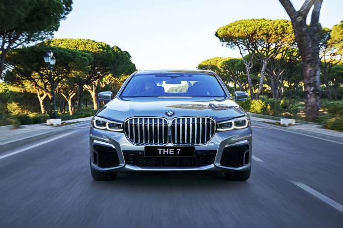 2020 BMW 7-Series Sedan – Big Kidney Grilles