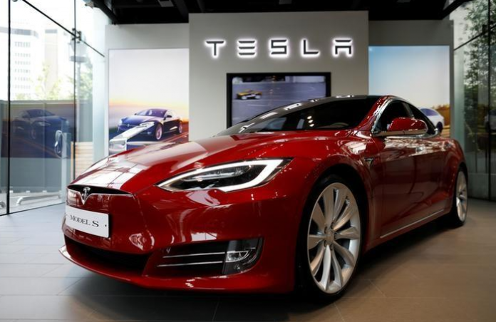 Tesla Model S : un PC gaming intégré de 10 téraflops permet de jouer à  Witcher 3