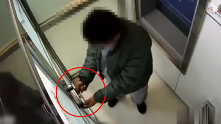 Robber Forgets How To Unlock Atm Door Gets Stuck And