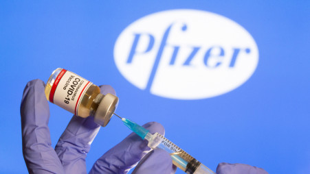 Researchers urge delay in administering Pfizer vaccine's second dose