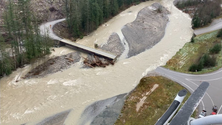 Thousands Stranded, 1 Dead in California Mudslides - ABC News