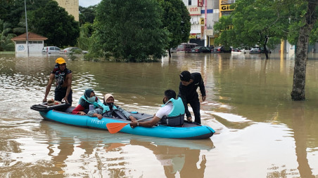 Floods In Malaysia Displace More Than 30,000 People | The Business Standard