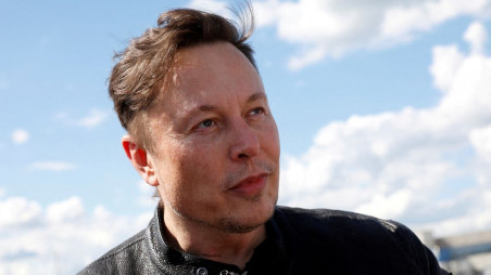 Bernard Arnault Briefly Passes Elon Musk as Richest Person