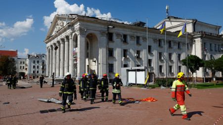Rescuers walk next to the drama theatre as they work at a site of a Russian missile strike, amid Russia's attack on Ukraine, in Chernihiv, Ukraine August 19, 2023. REUTERS/Valentyn Ogirenko

