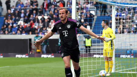 Record-breaking Harry Kane helps fire Bayern Munich to top of