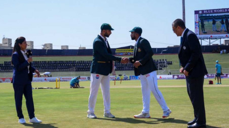 Pakistan sent to bat first, both opener depart early