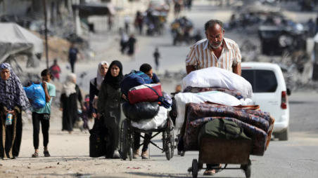 Displaced Palestinians make their way as they flee areas of the northern Gaza Strip following an Israeli evacuation order amid the Israel-Hamas conflict in Gaza City October 12, 2024. REUTERS/Dawoud Abu Alkas 