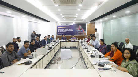 The roundtable discussion “Integrating Gender Equality into Climate Finance Strategies for Bangladesh”, jointly organized by The Business Standard in association with the Manusher Jonno Foundation and Swedish Sverige, was held on Thursday, October 17 at its offices in Eskaton Garden, the capital. Photo: Rajib Dhar