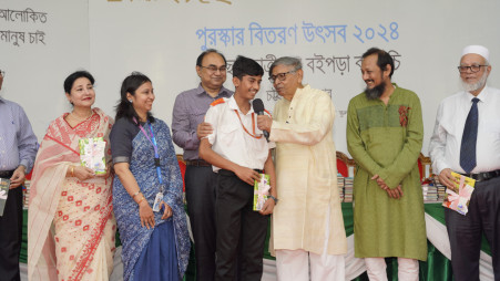 A student receives an award during the award ceremony for Bishwo Shahitto Kendro's book reading program on November 1, 2024 in Chattogram. Photo: courtesy