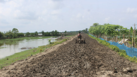 Road in Khulna. Photo: TVS