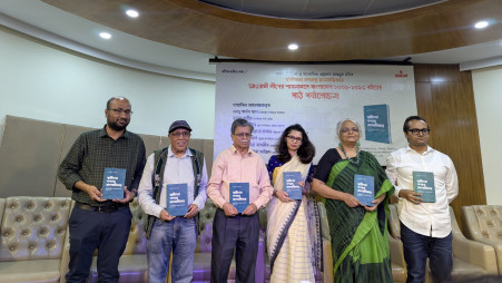 From left to right: Netra News Editor-in-Chief Tasneem Khalil, Prothom Alo Co-Editor Sohrab Hassan, Samakal Consulting Editor Abu Sayeed Khan, Academician and writer Parsa Sanzana Sajid, Dhaka University Professor Giti Ara Nasreen and Writer and Journalist Ehsan Mahmood. Photo: Miraz Hossain