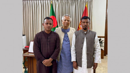 Abu Hossain and Ramzan Ali, brothers of Abu Sayed, met Senior Advisor Professor Muhammad Yunus at the Jamuna State Guest House today (November 6). Photos: BSS 