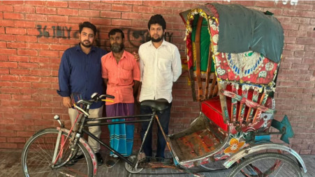 On Thursday, November 7, the rickshaw was officially handed over to Mahfuj Alam, Joint Convener of the Museum Committee and Special Assistant to the Chief Adviser. Photo: UNB