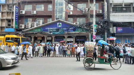 The protest was held on 2 June outside the bank’s headquarters in Dilkusha, Dhaka. Photo: TBS