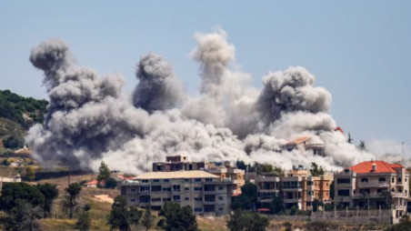 Smoke billows from southern Lebanon, following Israeli strikes, as seen from Nabatieh, Lebanon, 3 June 2026. REUTERS/Stringer