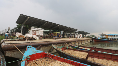 Nearly 5,000 people would pass through Kathpatti Ghat every day, when it was the busiest launch terminal on the Dhaleshwari River two decades ago. Photos: Mehedi Hasan



