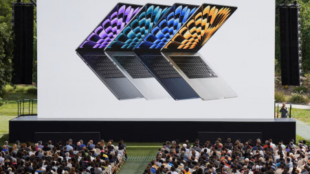 A new MacBook laptop is presented at Apple's annual Worldwide Developers Conference at the company's headquarters in Cupertino, California, US, 5 June 2023. REUTERS/Loren Elliott