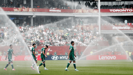 FIFA World Cup 2026 - Group I - Senegal v Iraq - Toronto Stadium, Toronto, Canada - June 26, 2026 Iraq's Munaf Younus with teammates as the pitch is watered by sprinklers during a hydration break. Photo: Reuters