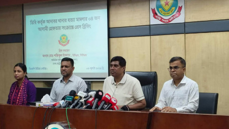 Dhaka Metropolitan Police Additional Commissioner (Detective Branch) Md Shafiqul Islam addresses a media briefing at the DMP Media Centre on Minto Road in the capital today. Photo: TBS