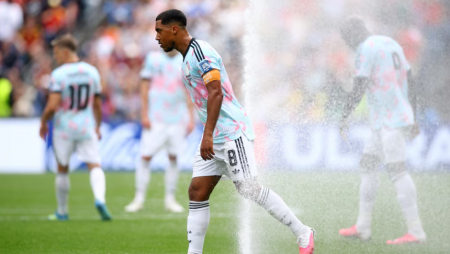 FIFA World Cup 2026 - Round of 32 - Belgium v Senegal - Seattle Stadium, Seattle, Washington, U.S. - July 1, 2026 Belgium's Youri Tielemans during the second half hydration break REUTERS/Agustin Marcarian 