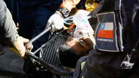 Rescue workers transport survivor Hernan Alberto Gil, who was trapped for over a week at a collapsed mall following June 24 earthquakes, in La Guaira, Venezuela, July 2, 2026. Photo: Reuters