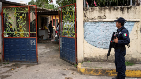 Police stand guard at the home of journalist Roxana Guzman, who was abducted by unidentified armed men at her residence on June 2, in Nanchital, Veracruz state, Mexico, June 12, 2026. Photo: REUTERS/Angel Hernandez