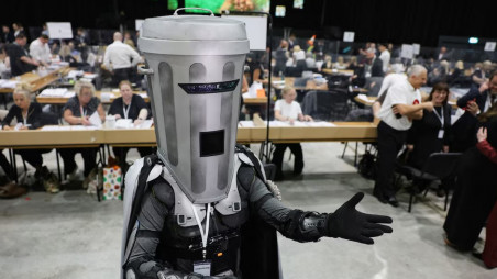 Count Binface attends the vote counting for the Makerfield by-election, triggered by the resignation of Labour MP John Simons, in Wigan, Britain, June 19, 2026. Photo: REUTERS/Temilade Adelaja