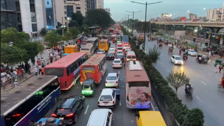 Gridlocked traffic stretches along Airport Road near the Kakoli ramp of the Dhaka Elevated Expressway. Screengrab from a video/TOB