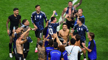 Argentina's Lionel Messi celebrates with teammates after the match as they advance to the World Cup final at Atlanta Stadium, Atlanta, Georgia, U.S. on July 15, 2026. Photo: REUTERS/Carlos Barria