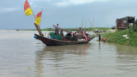 Fishermen going to catch Hilsa by fishing boat. Photo: TBS