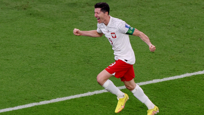 Robert Lewandowski Pleases Saudi Arabian Fan With Signed Jersey - News18