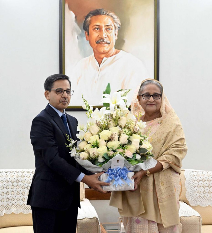 High Commissioner Pranay Verma greet Prime Minister Sheikh Hasina on 8 January 2024. Photo: Courtesy