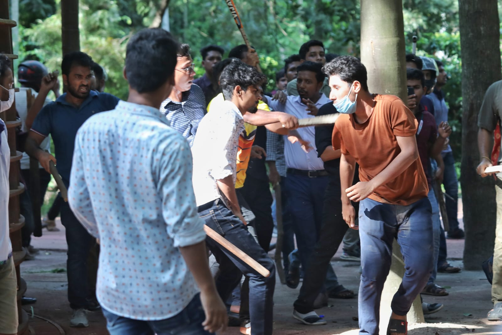 BCL members attack a student at the DU campus on 15 July. Photo: Mehedi Hasan/TBS