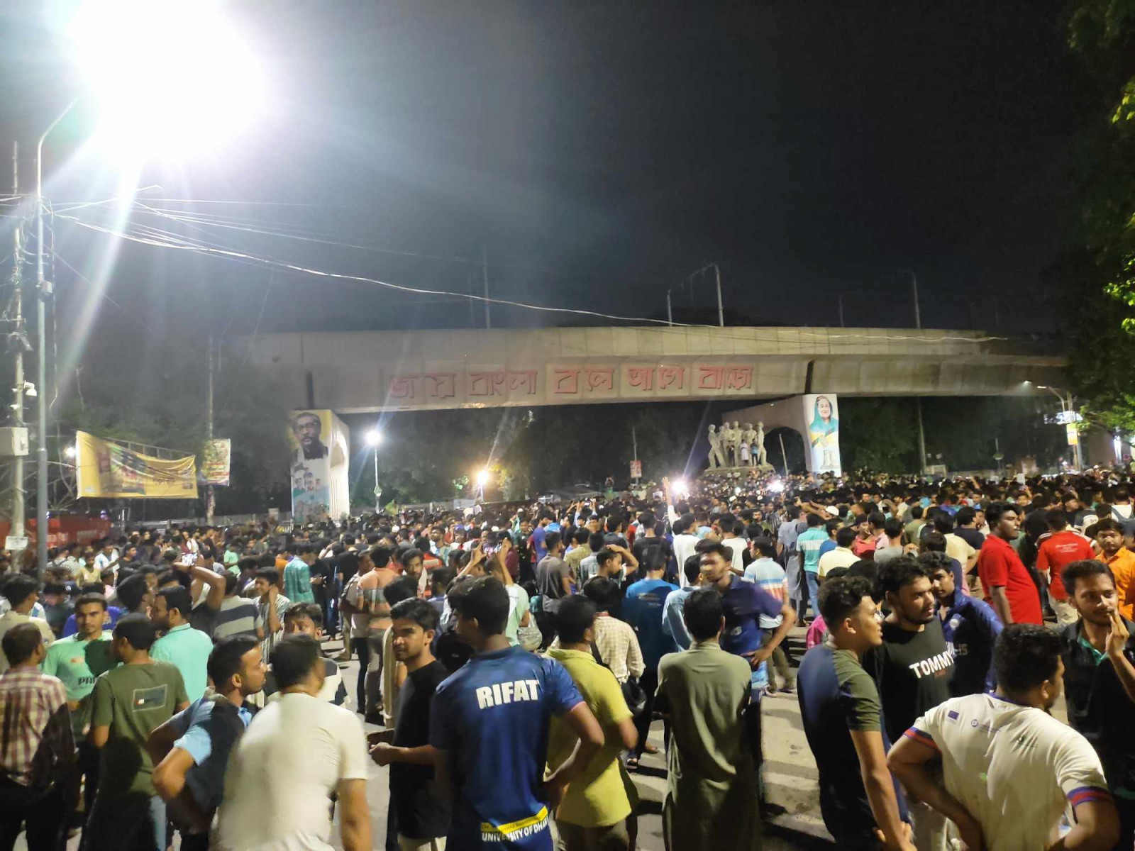 DU students gather at TSC around 12am on 15 July. Photo: TBS