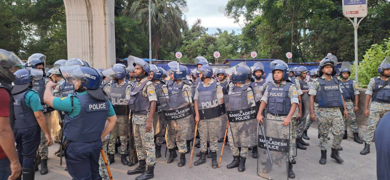 Policemen in riot gear at DU. Photo: TBS/ Md Belal Hossen