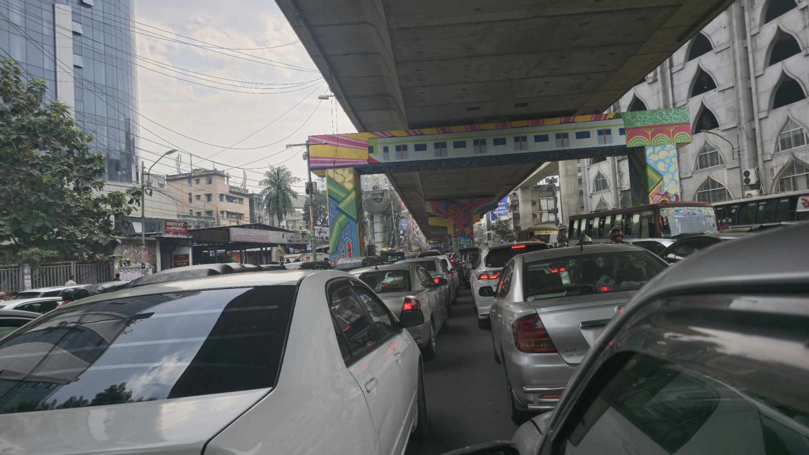 Traffic is at a standstill at the Mogbazar intersection in the capital. Photo: TBS