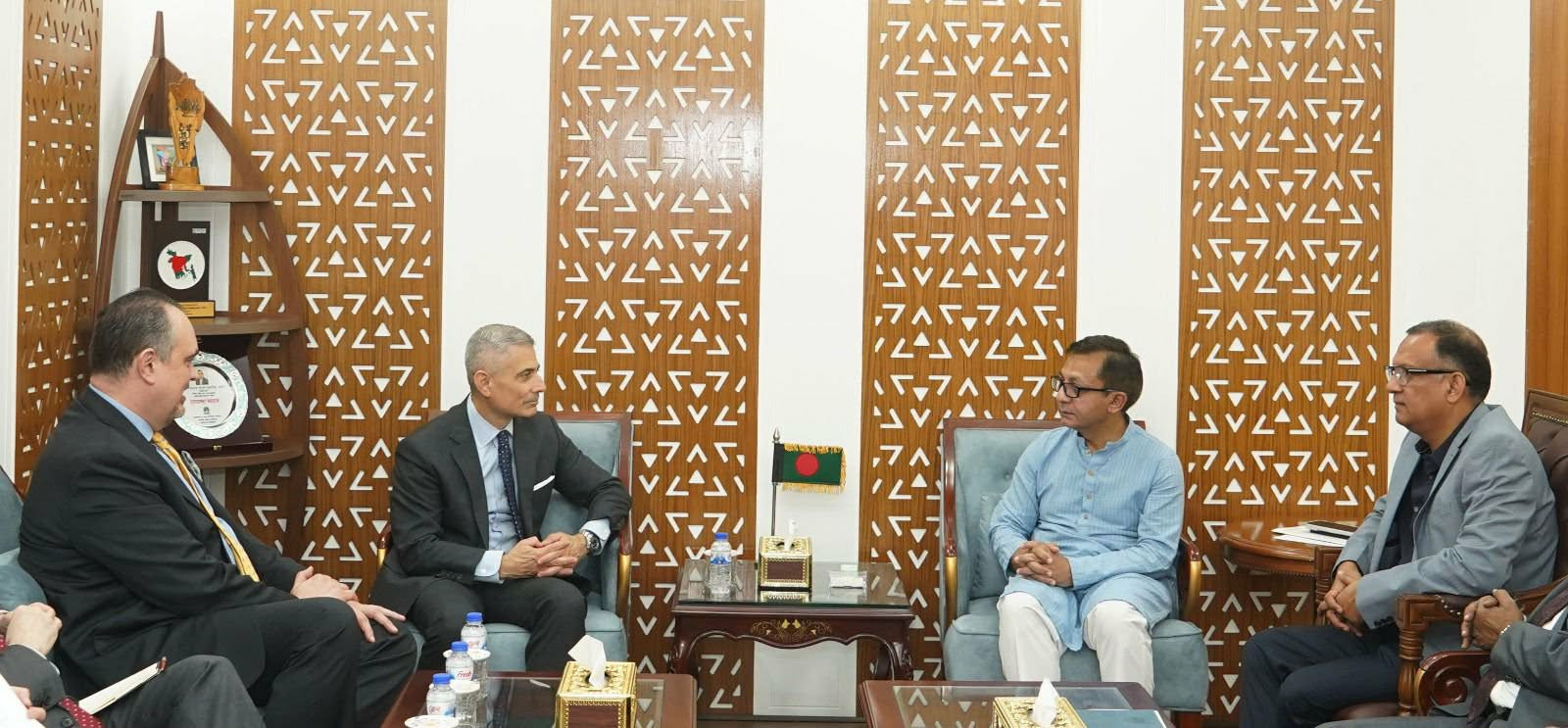 Commerce Minister Khandaker Abdul Muktadir meets US Assistant Secretary of State for South and Central Asian Affairs Paul Kapur at the commerce ministry on 4 March 2026. Photo: TBS