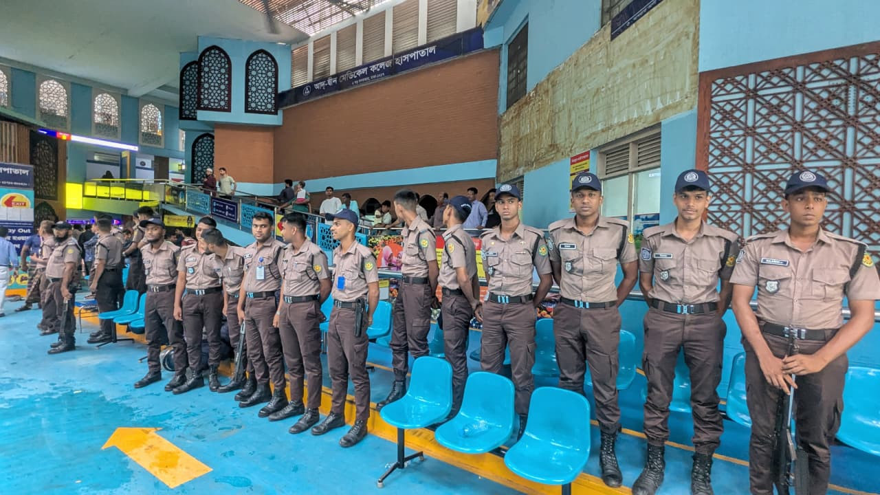 Police personnel are deployed at Ad-din Medical College Hospital in Dhaka on 11 June 2026 after the Health Services Division sought enhanced security measures over fears of a potential deterioration in law and order. Photo: Mehedi Hasan/TBS